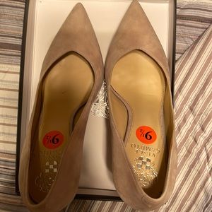Vince Camuto pumps
Size 9.5 
Color Tipsy Taupe shoes has been worn once